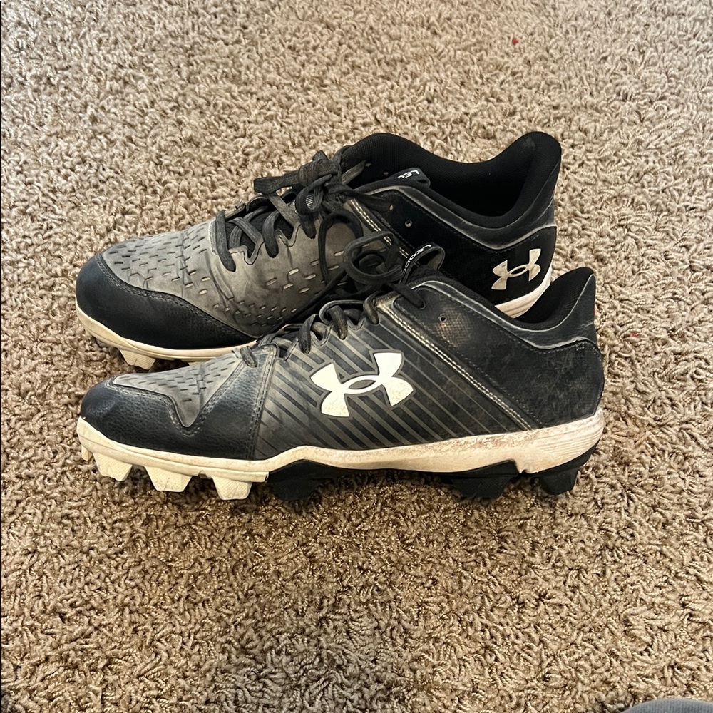 Under Armour Men's Gray and Black Athletic Cleats